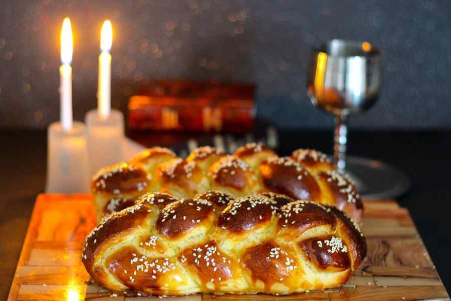 chabbat hallot kiddoush vendredi soir juifs bougies pain et vin
