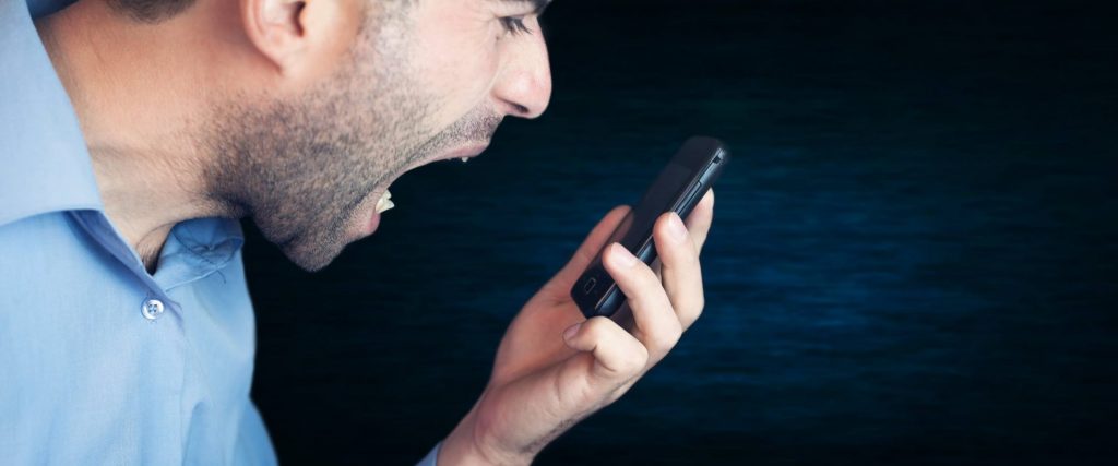 Paracha Korah téléphone colère cri homme