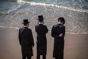 juifs haredi devant la mer ultra orthodoxes