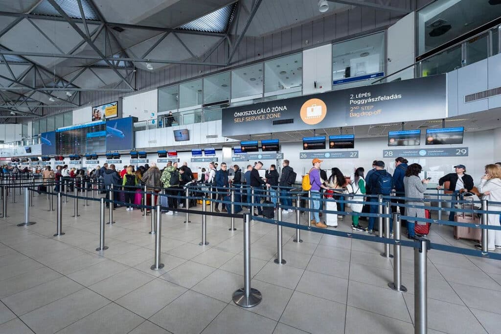 aeroport-foule-omer-judaismemassorti