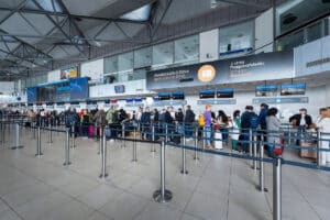 aeroport-foule-omer-judaismemassorti