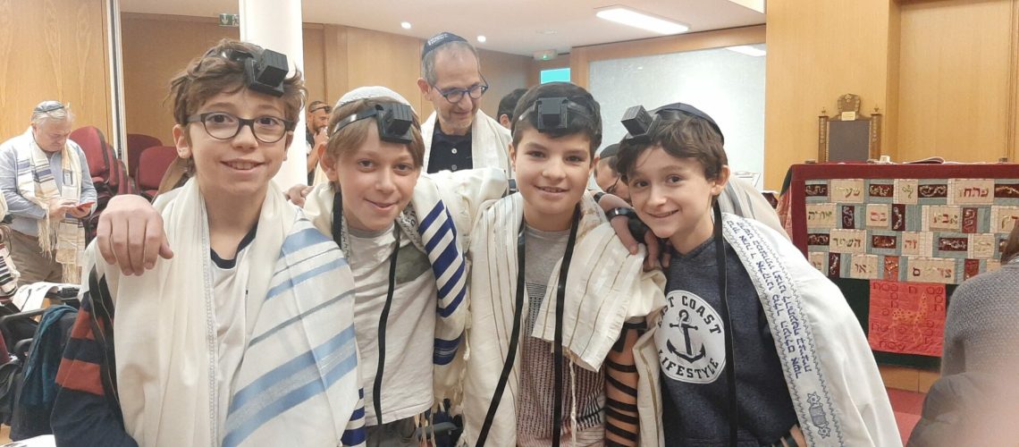 bnei mitsva adath shalom sourire amis teffilin talit