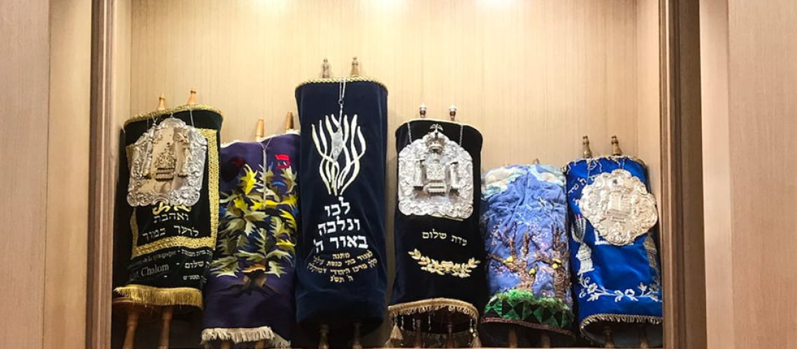 Sefer Torah Aron Ha Kodesh Adath Shalom Synagogue Judaïsme Massorti Paris 15