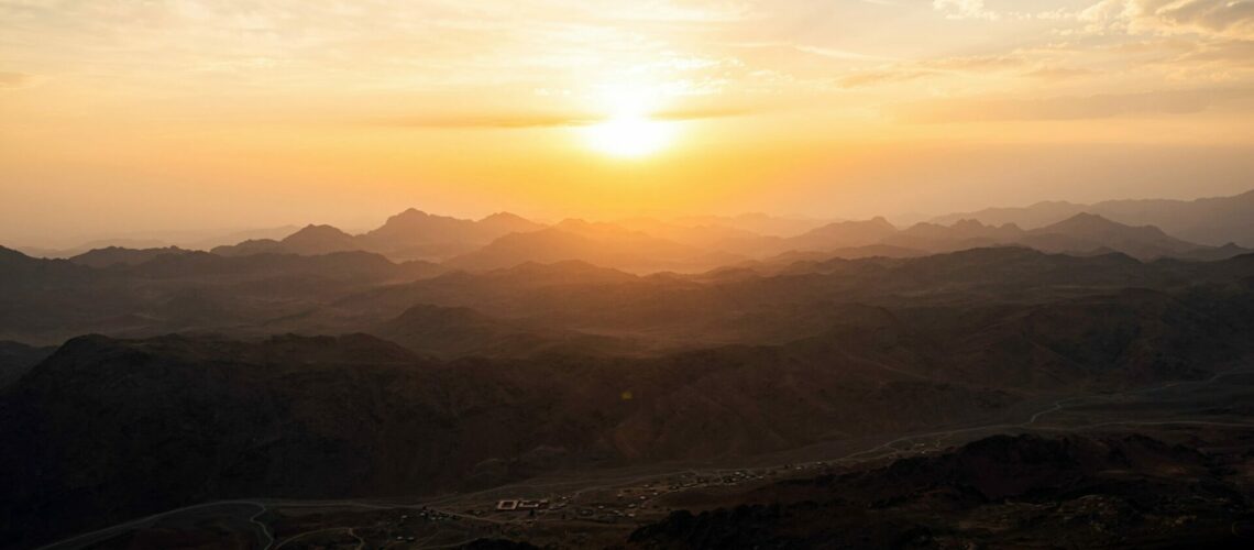 montagne biblique lever de soleil paysage abraham isaac roch ha chana